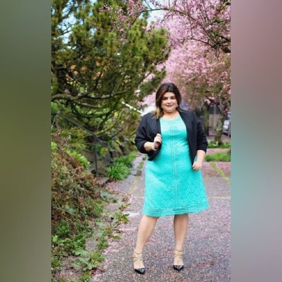 Catherine’s turquoise laced dress sz 0X - Picture 6 of 10